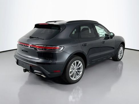 Certified 2026 Porsche Macan AWD/4WD image 9