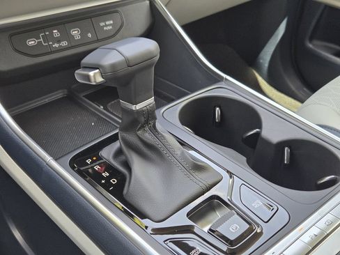 New 2026 Kia Carnival EX FWD image 17