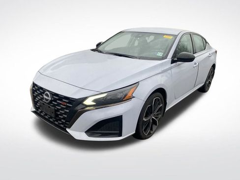 Used 2023 Nissan Altima 2.5 SR image 3