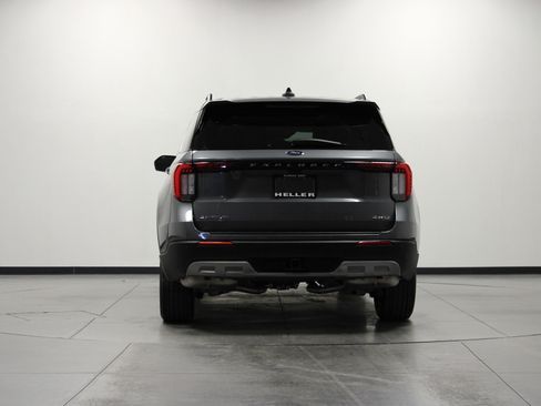 Used 2025 Ford Explorer Active w/ Active Comfort Package image 5