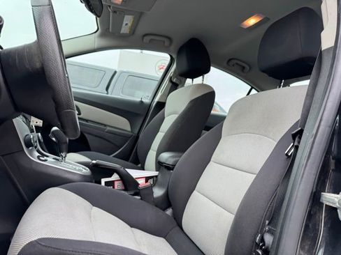 Used 2014 Chevrolet Cruze LS image 7