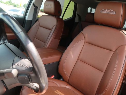 Used 2021 Chevrolet Traverse High Country FWD image 18