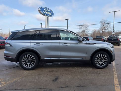 Used 2023 Lincoln Aviator AWD w/ Premium Package image 6