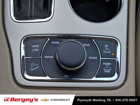 Used 2016 Jeep Grand Cherokee Overland image 28