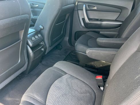 Used 2010 GMC Acadia SLE image 9