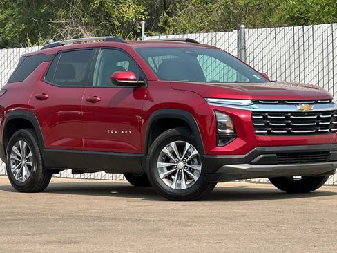Used 2025 Chevrolet Equinox LT w/ Convenience Package II AWD/4WD image 2