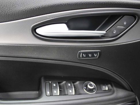 Used 2022 Alfa Romeo Stelvio Veloce image 16