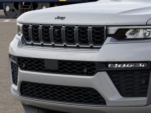 New 2026 Jeep Grand Cherokee Limited AWD/4WD image 11
