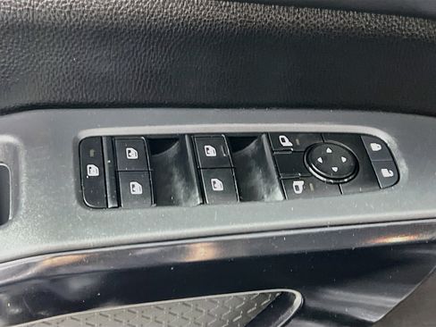 Used 2024 Nissan Pathfinder SV FWD image 16