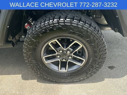 Used 2024 Jeep Gladiator Mojave w/ Convenience Group AWD/4WD image 9