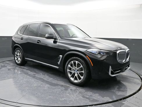 Used 2025 BMW X5 xDrive50e w/ Climate Comfort Package image 7