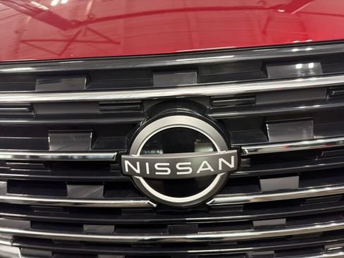 Used 2025 Nissan Rogue SV w/ SV Premium Package FWD image 17