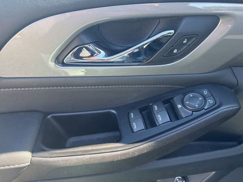 Used 2023 Chevrolet Traverse LT w/ Midnight/Sport Edition image 18