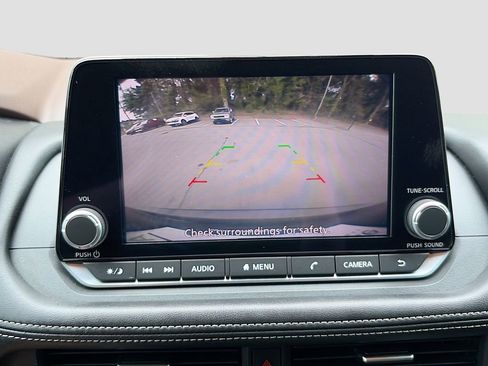 Used 2023 Nissan Rogue S FWD image 13
