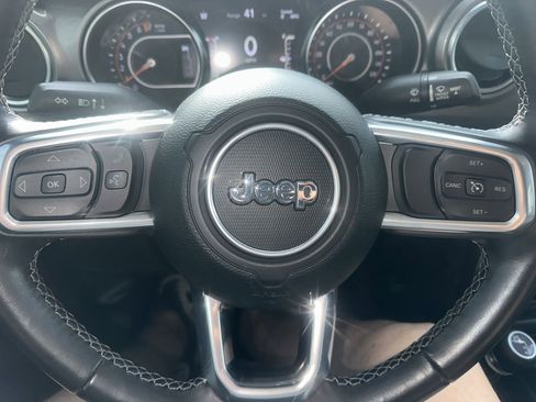 Used 2021 Jeep Gladiator Overland w/ Safety Group AWD/4WD image 19