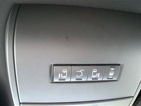 Used 2019 Dodge Grand Caravan SXT FWD image 17