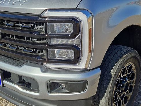 Used 2024 Ford F250 Lariat w/ Black Appearance Package image 28