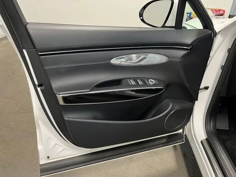 Used 2025 Genesis GV70 2.5T AWD/4WD image 24