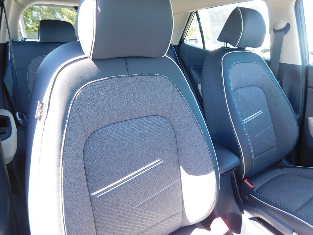 Used 2025 Hyundai Venue Limited FWD image 18