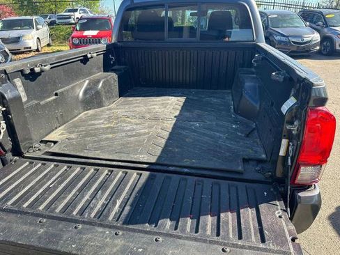 Used 2020 Toyota Tacoma SR image 12