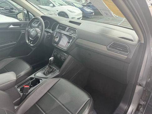 Used 2021 Volkswagen Tiguan SE FWD image 29