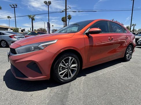 Used 2023 Kia Forte LXS w/ LXS Technology Package FWD image 2