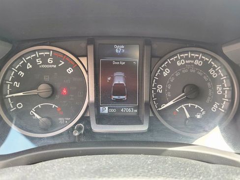 Used 2022 Toyota Tacoma TRD Off-Road w/ Technology Package AWD/4WD image 15
