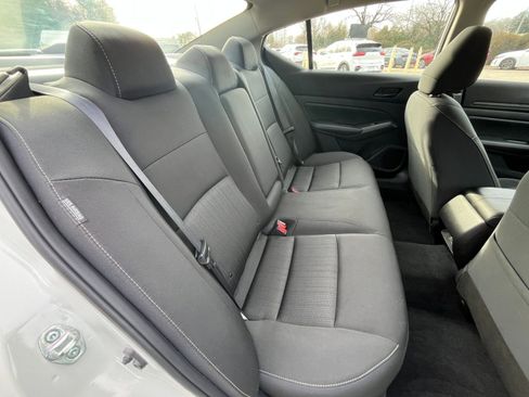 Used 2025 Nissan Altima 2.5 SV image 34