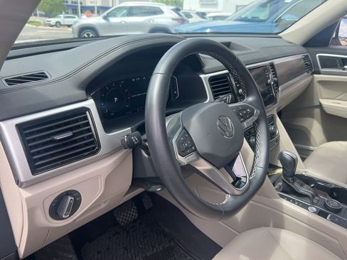 Used 2023 Volkswagen Atlas SE w/ Panoramic Sunroof Package AWD/4WD image 12