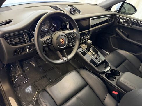 Certified 2024 Porsche Macan S AWD/4WD image 4