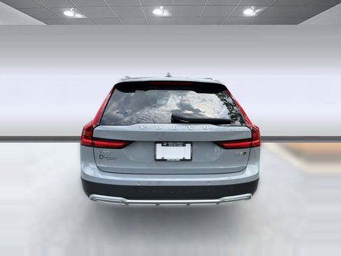 Certified 2025 Volvo V90 B6 Cross Country Ultra AWD/4WD image 10