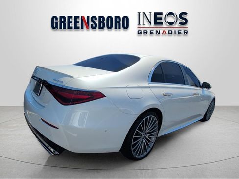 Used 2022 Mercedes-Benz S 580 4MATIC Sedan w/ AMG Line Package image 5