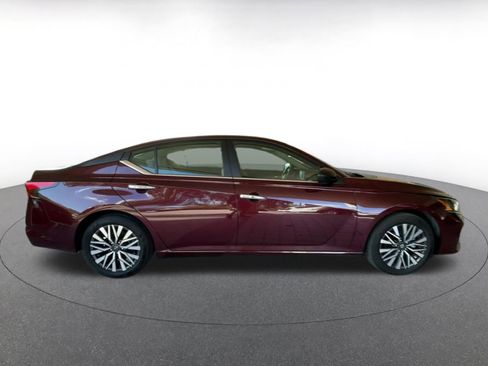 Used 2025 Nissan Altima 2.5 SV FWD image 16