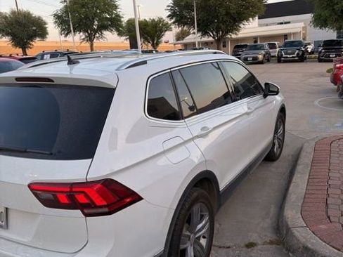 Used 2021 Volkswagen Tiguan SEL w/ 3-Row Tiguan MDO Package image 3