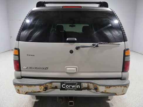 Used 2006 Chevrolet Suburban Z71 w/ Z71 Preferred Equipment Group AWD/4WD image 3