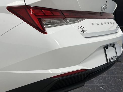 Used 2021 Hyundai Elantra Blue image 31