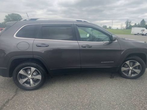 Used 2019 Jeep Cherokee Limited AWD/4WD image 9