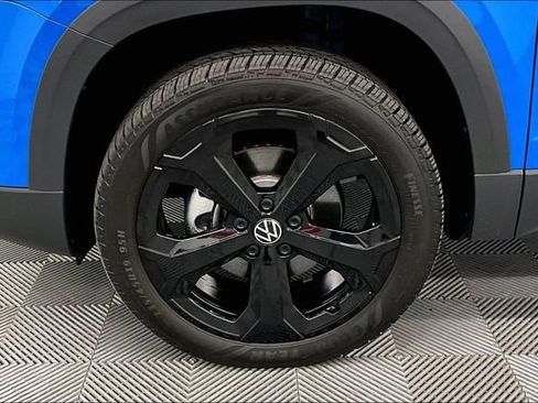 Used 2025 Volkswagen Taos SEL AWD/4WD image 10