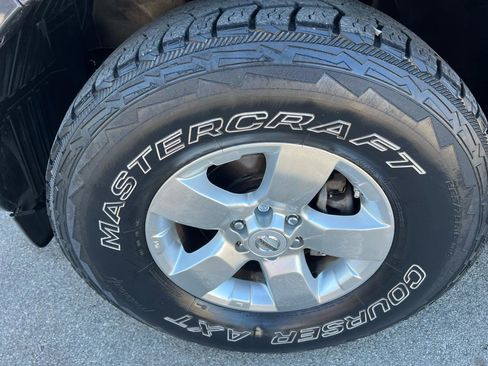 Used 2012 Nissan Frontier SV image 2