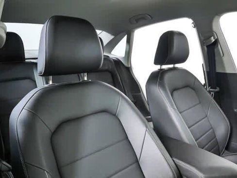 Certified 2024 Volkswagen Jetta SE FWD image 20