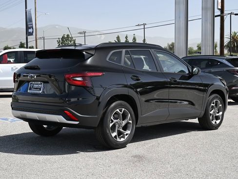 New 2026 Chevrolet Trax LT w/ LPO, Blackout Package image 4