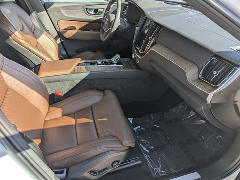 Used 2022 Volvo XC60 T8 Inscription w/ Advanced Package image 33