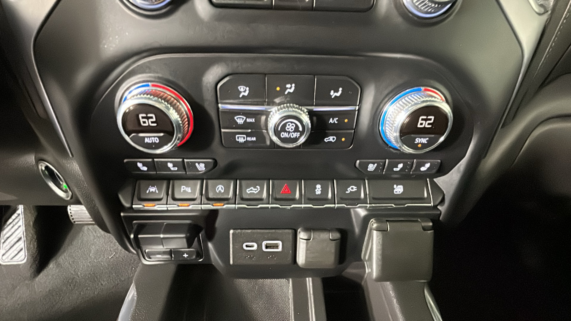 Used 2019 GMC Sierra 1500 SLT w/ SLT Premium Plus Package AWD/4WD image 27