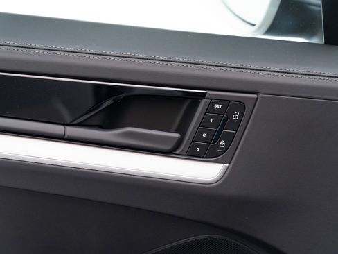 New 2025 Porsche Cayenne image 22