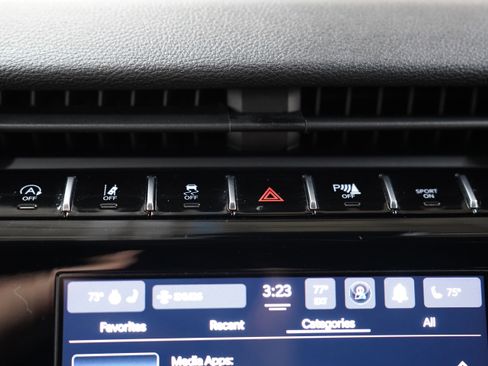 Used 2024 Jeep Grand Cherokee L Laredo image 27