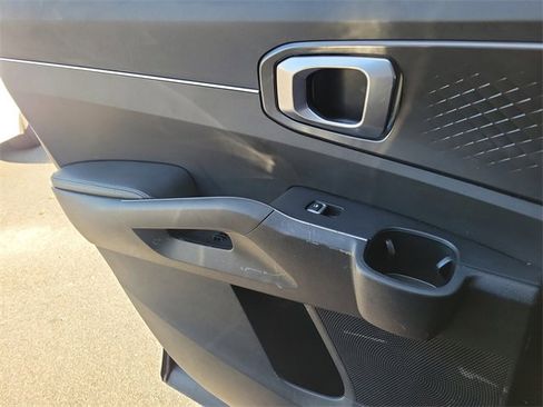 Certified 2025 Kia Sorento S image 13