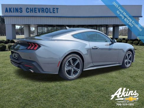 Used 2025 Ford Mustang Coupe RWD image 4