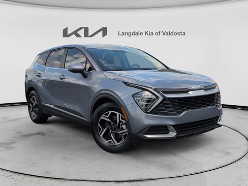 Used 2025 Kia Sportage LX FWD image 2