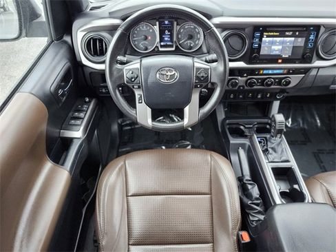 Used 2017 Toyota Tacoma Limited w/ Tow Package image 13