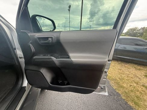 Used 2022 Toyota Tacoma SR AWD/4WD image 22